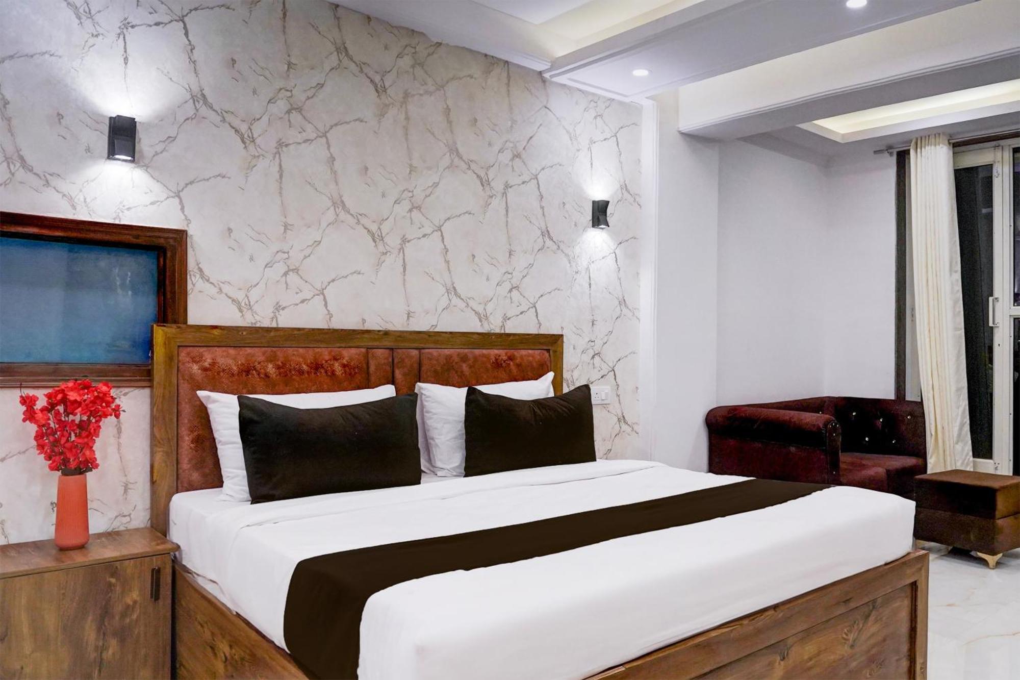 Townhouse Hotel Grand Emporio By Sbg Near Vaishali Metro Station Газиабад Екстериор снимка
