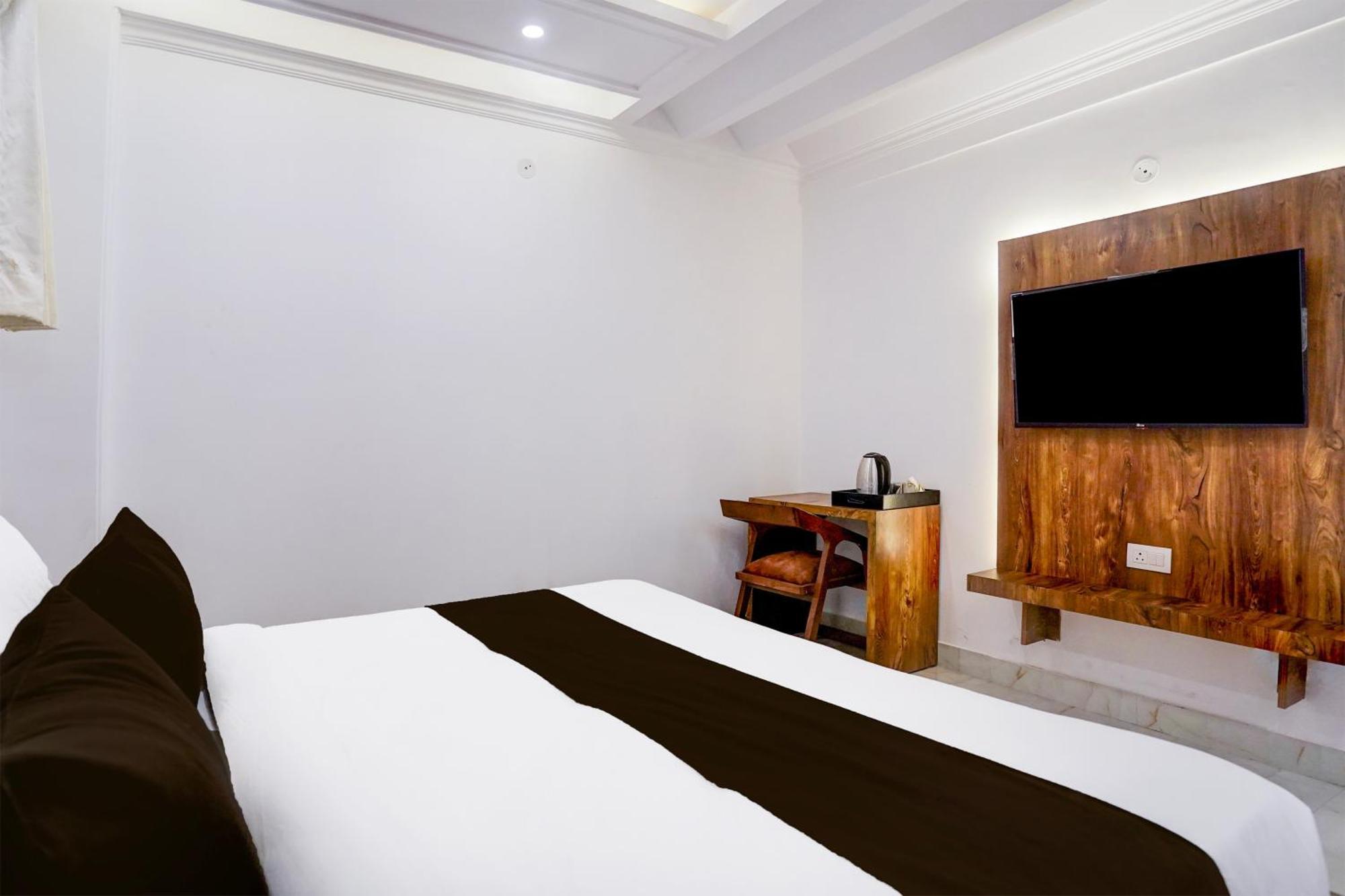Townhouse Hotel Grand Emporio By Sbg Near Vaishali Metro Station Газиабад Екстериор снимка