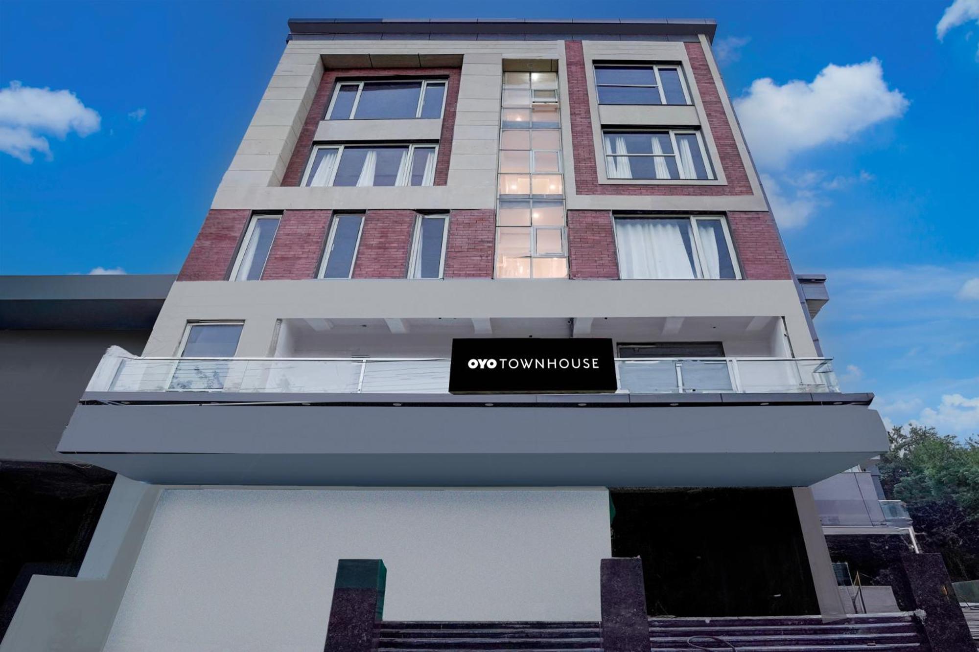 Townhouse Hotel Grand Emporio By Sbg Near Vaishali Metro Station Газиабад Екстериор снимка