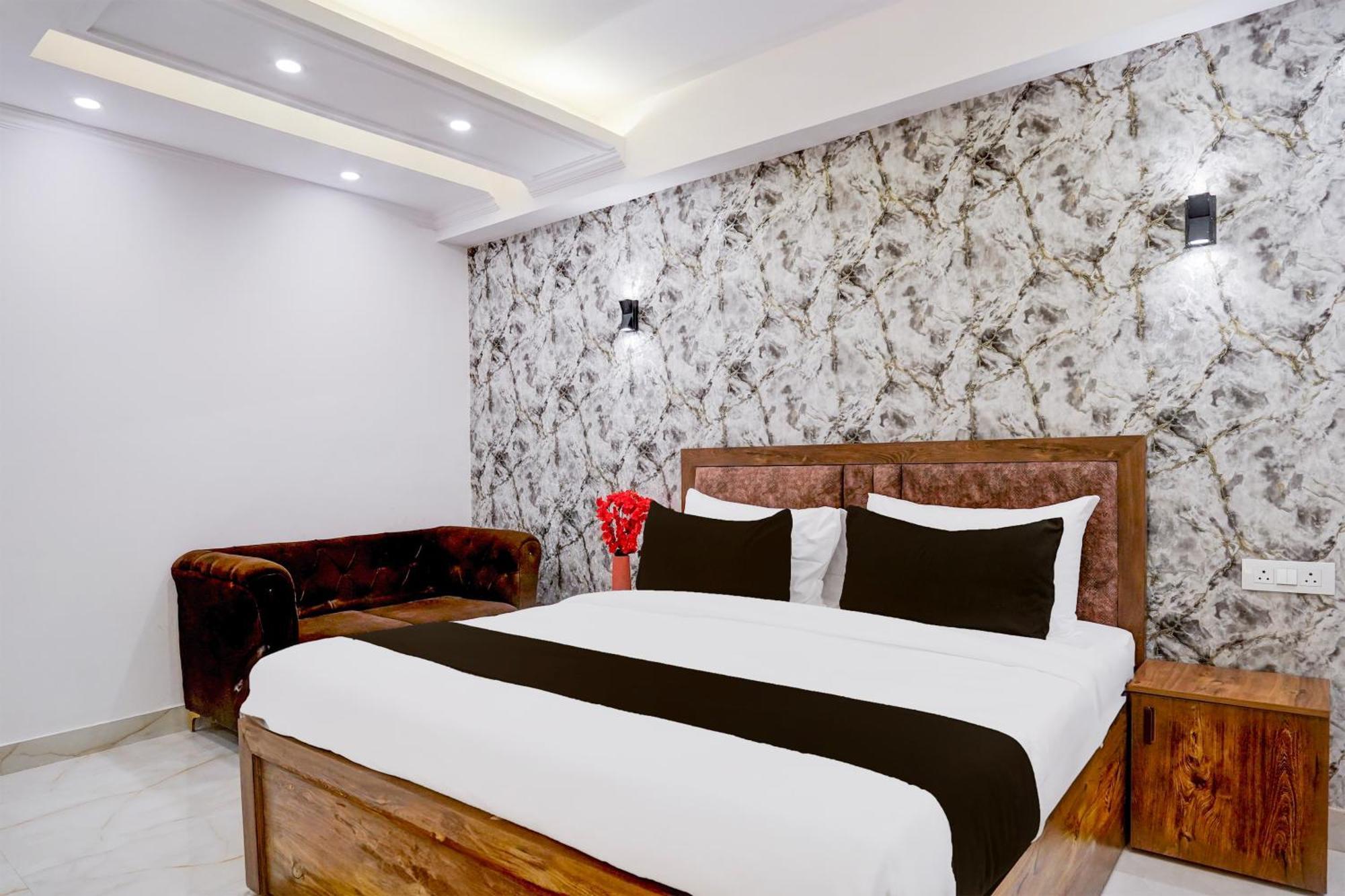 Townhouse Hotel Grand Emporio By Sbg Near Vaishali Metro Station Газиабад Екстериор снимка