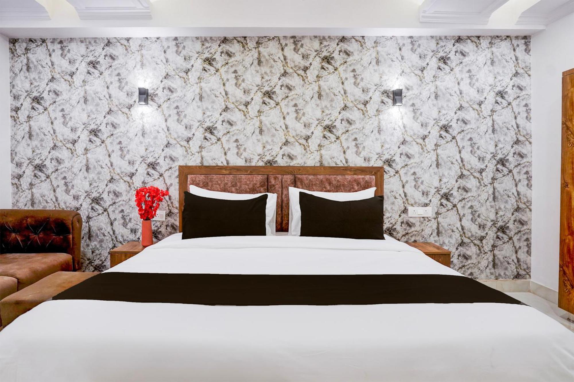 Townhouse Hotel Grand Emporio By Sbg Near Vaishali Metro Station Газиабад Екстериор снимка