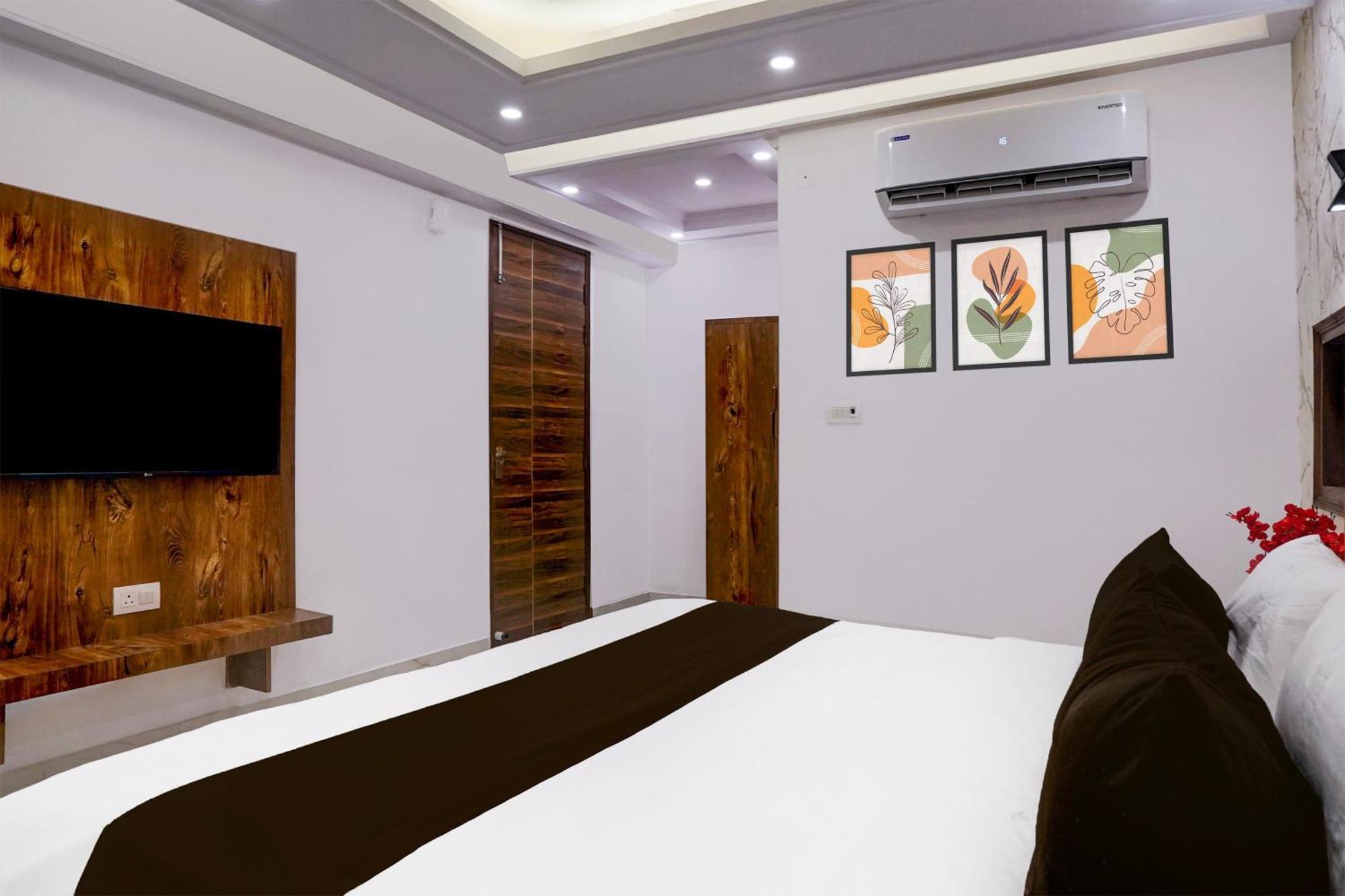 Townhouse Hotel Grand Emporio By Sbg Near Vaishali Metro Station Газиабад Екстериор снимка