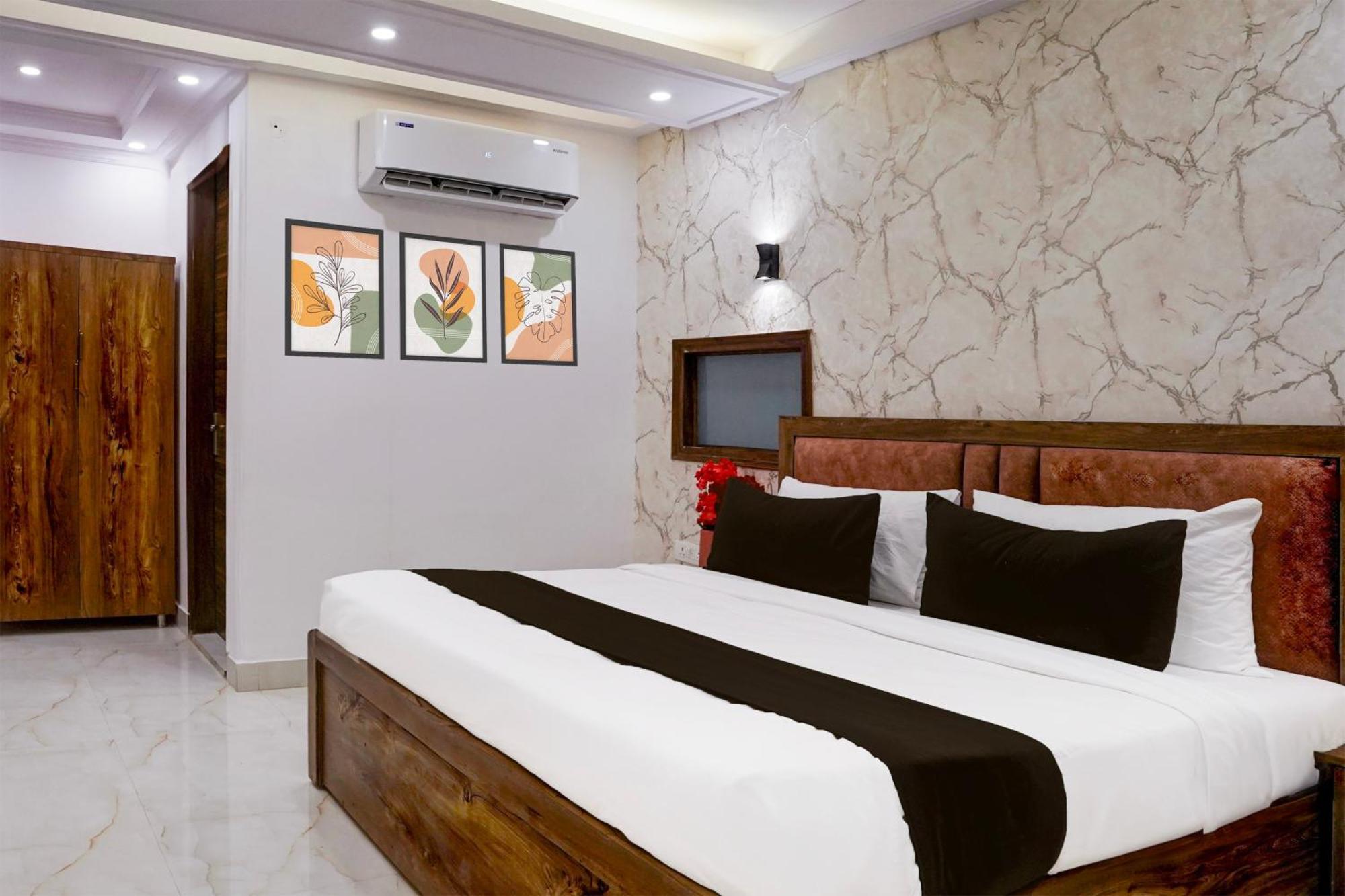 Townhouse Hotel Grand Emporio By Sbg Near Vaishali Metro Station Газиабад Екстериор снимка