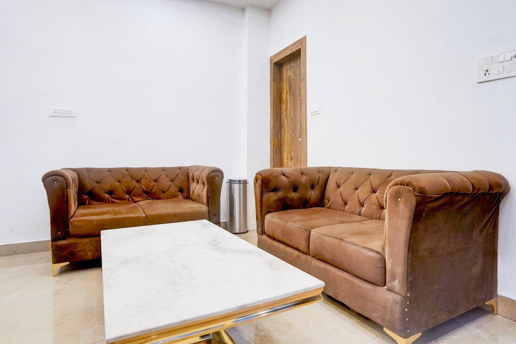 Townhouse Hotel Grand Emporio By Sbg Near Vaishali Metro Station Газиабад Екстериор снимка