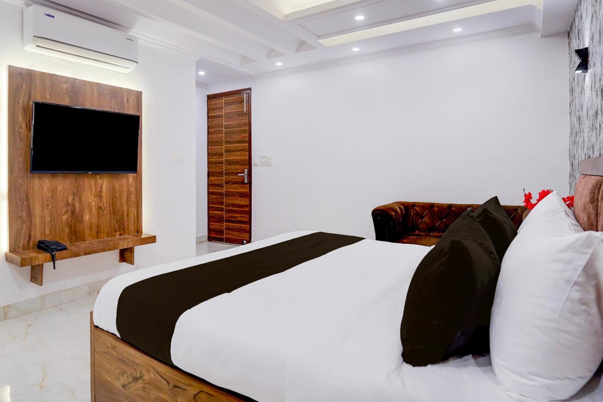 Townhouse Hotel Grand Emporio By Sbg Near Vaishali Metro Station Газиабад Екстериор снимка
