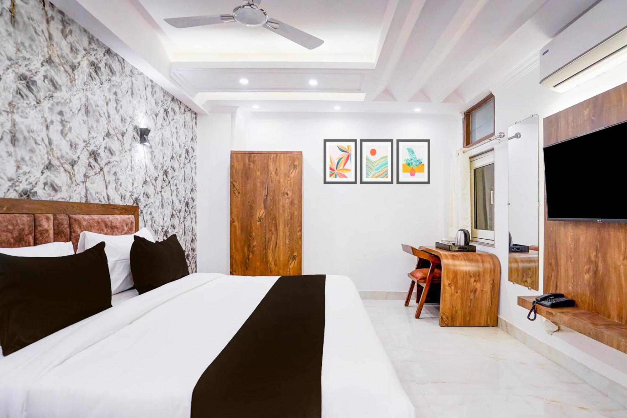 Townhouse Hotel Grand Emporio By Sbg Near Vaishali Metro Station Газиабад Екстериор снимка