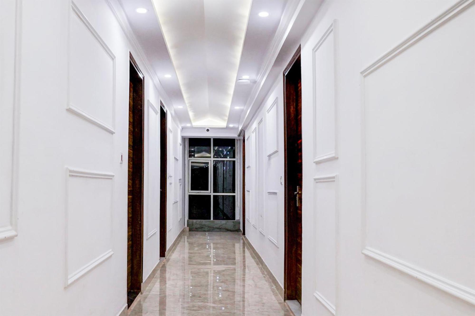 Townhouse Hotel Grand Emporio By Sbg Near Vaishali Metro Station Газиабад Екстериор снимка