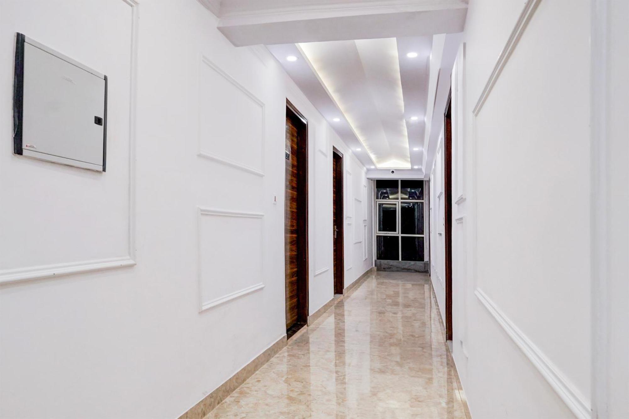 Townhouse Hotel Grand Emporio By Sbg Near Vaishali Metro Station Газиабад Екстериор снимка